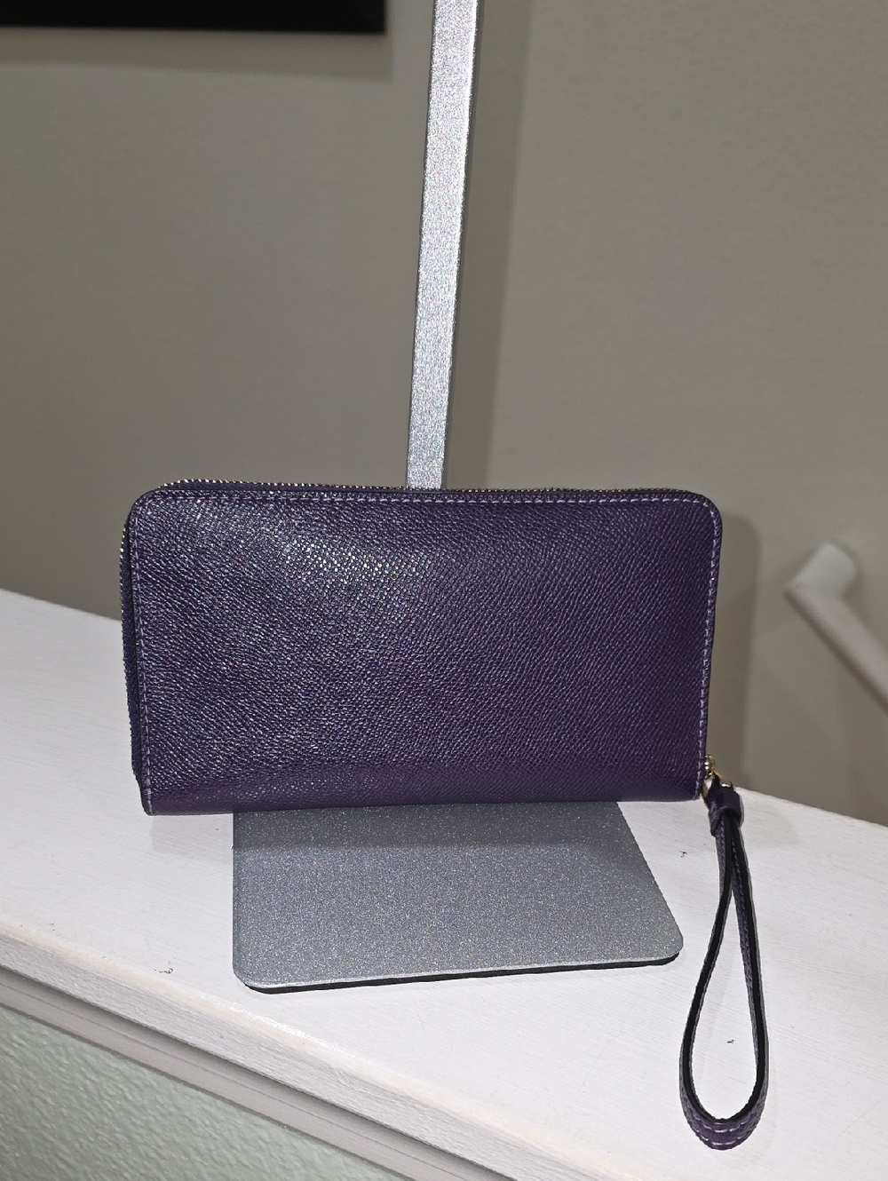 Coach F73413 Crossgrain Leather Large Phone Zip Around Wallet  Purple/Gold EUC - Picture 2 of 11